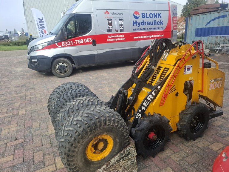 Miniloader - Minishovel van SHERPA 100 Blonk Hydrauliek 4.jpg