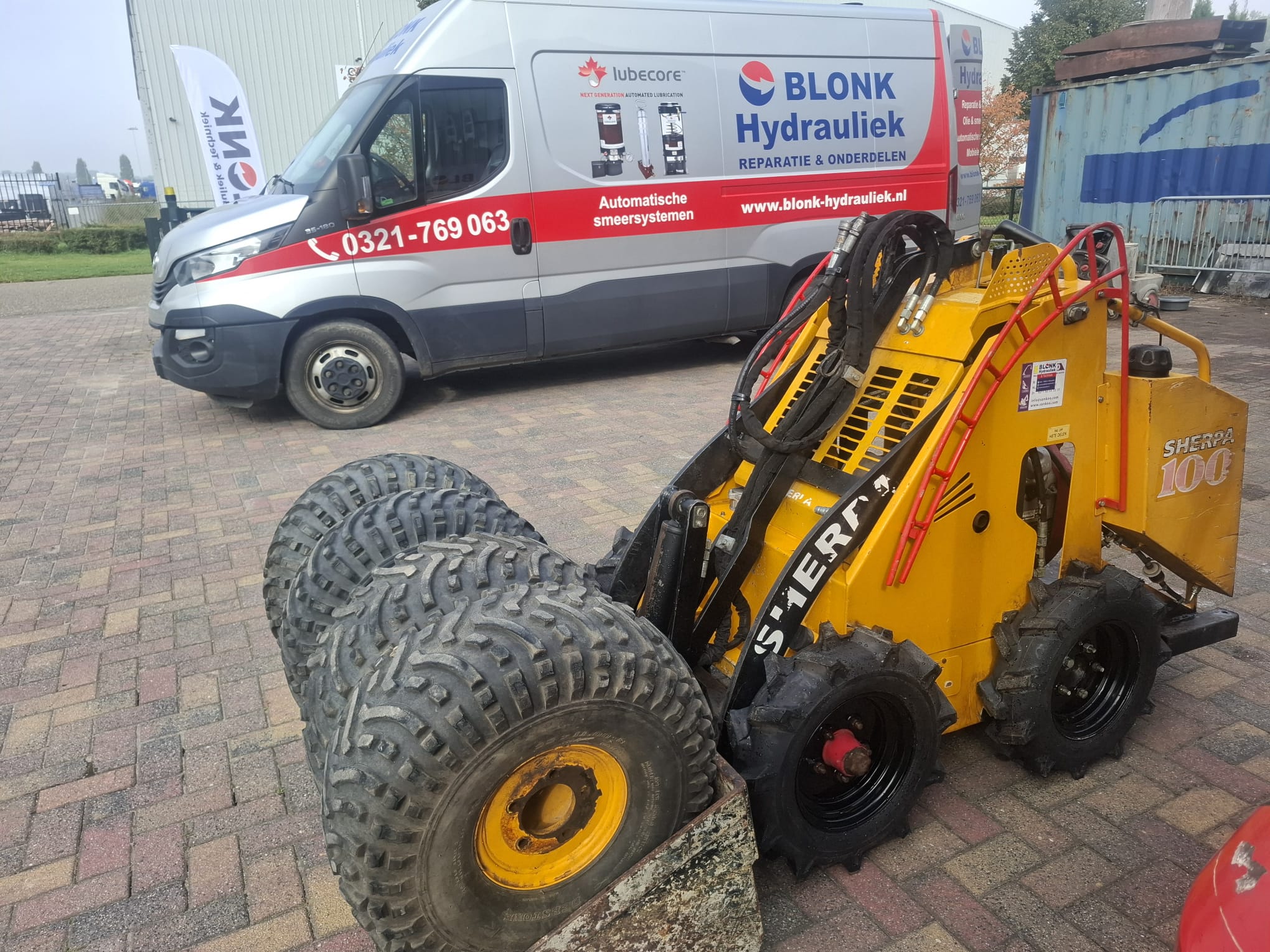 Miniloader - Minishovel van SHERPA 100 Blonk Hydrauliek 4.jpg