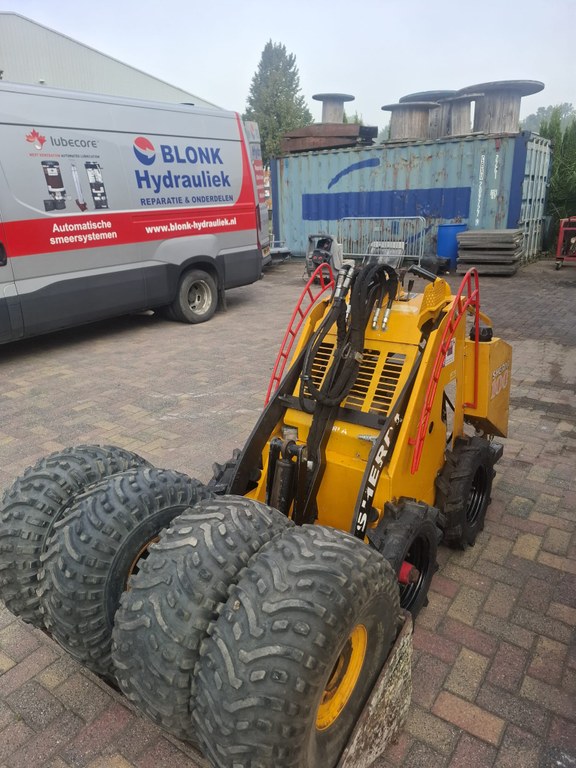 Miniloader - Minishovel van SHERPA 100 Blonk Hydrauliek 5.jpg