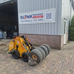 Miniloader - Minishovel van SHERPA 100 Blonk Hydrauliek.jpg Miniloader - Minishovel van SHERPA 100 Blonk Hydrauliek.jpg