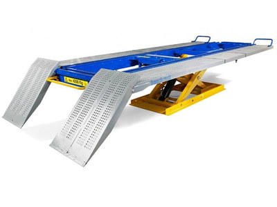 Hydrauliek zit op vele uiteenlopende machines, dus ook in uw werkplaats. Hydrauliek zit op vele uiteenlopende machines, dus ook in uw werkplaats.